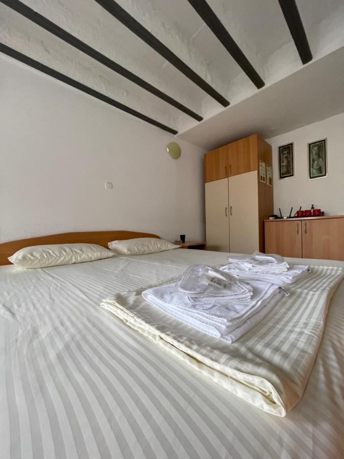 Apartments Evelyn โอครีด ภายนอก รูปภาพ
