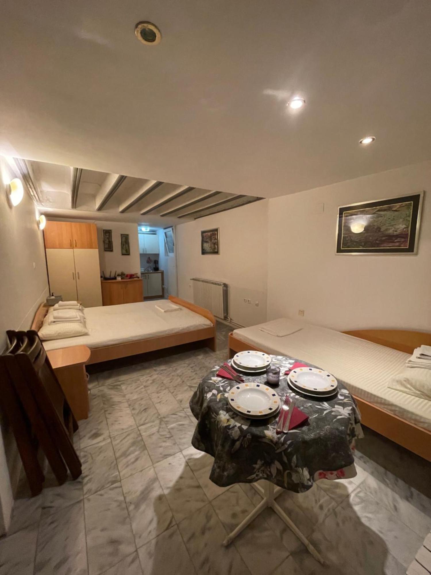 Apartments Evelyn โอครีด ภายนอก รูปภาพ